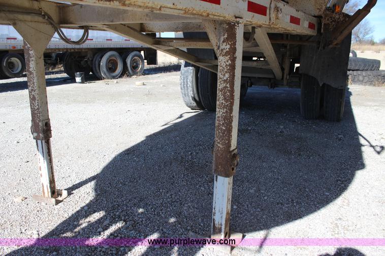 image for item J7737 1998 Travis HRSFL end dump trailer