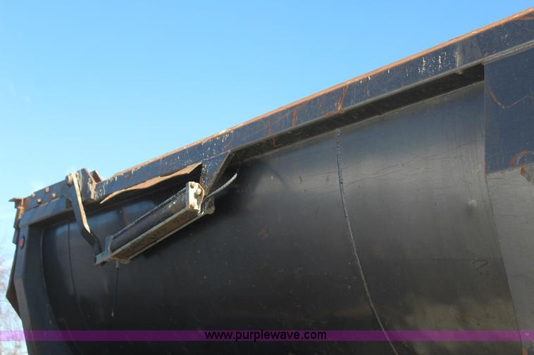 image for item J7738 1998 Travis HRS end dump trailer