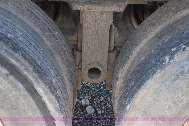 image for item J7738 1998 Travis HRS end dump trailer