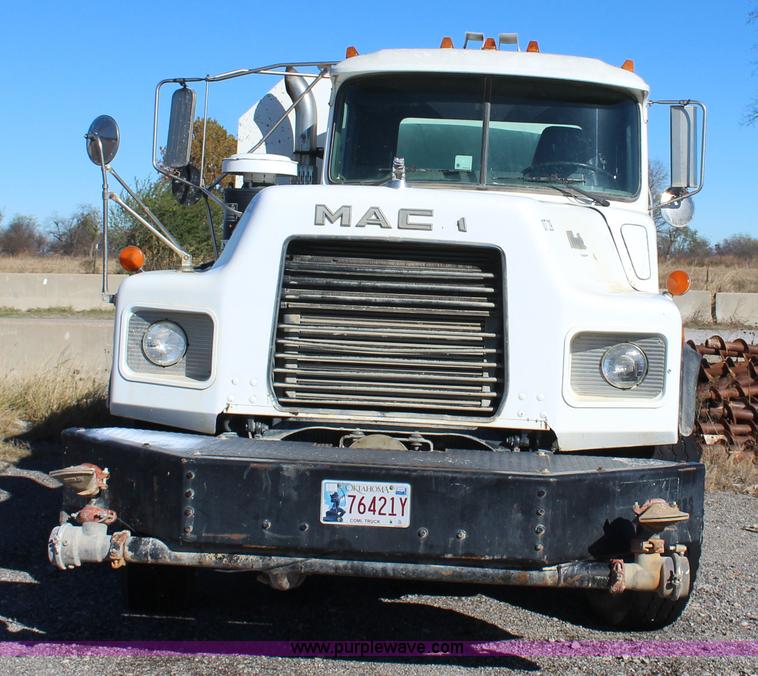 image for item J7743 1993 Mack DM688S tank truck