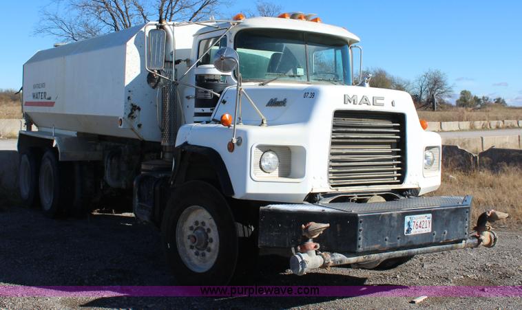 image for item J7743 1993 Mack DM688S tank truck