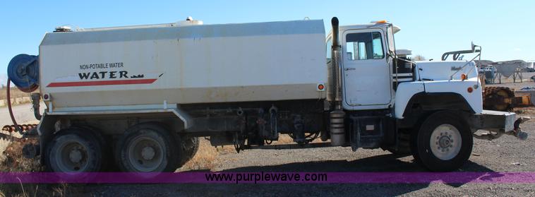 image for item J7743 1993 Mack DM688S tank truck