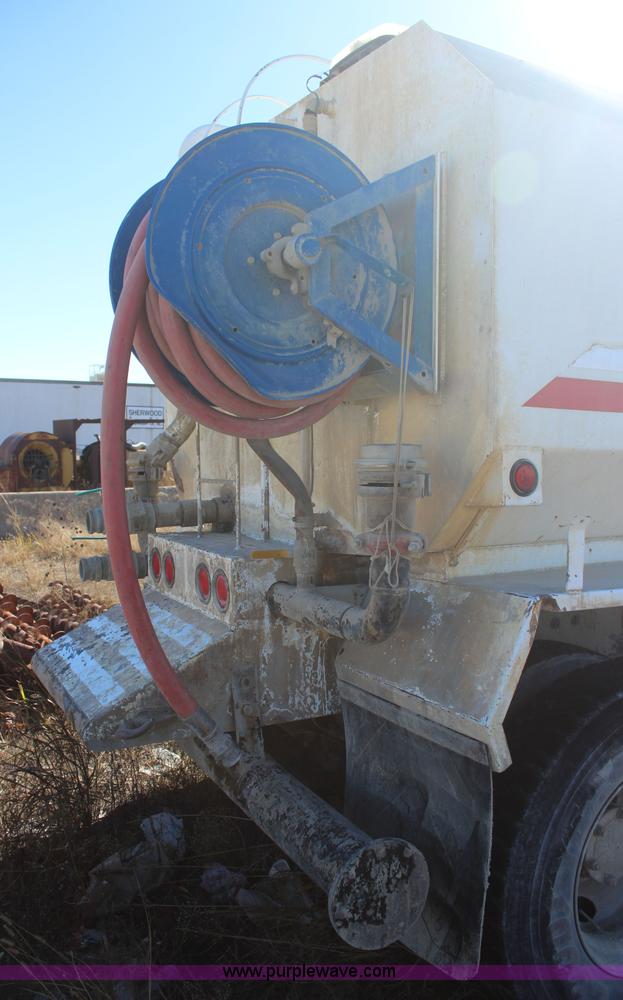 image for item J7743 1993 Mack DM688S tank truck