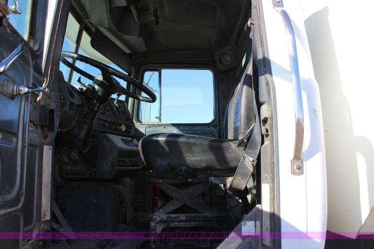 image for item J7743 1993 Mack DM688S tank truck