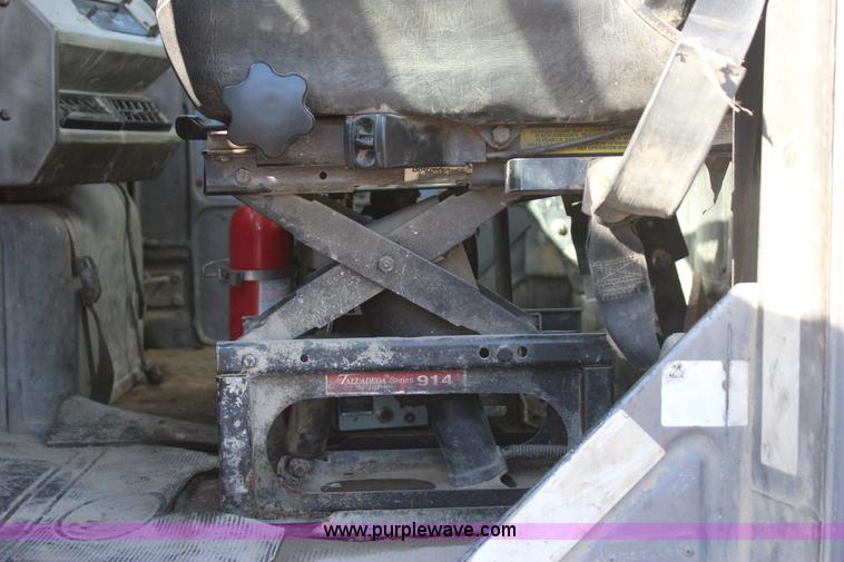 image for item J7743 1993 Mack DM688S tank truck