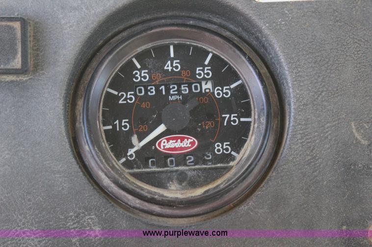 image for item J7743 1993 Mack DM688S tank truck