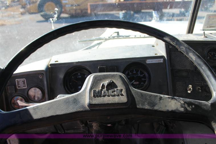 image for item J7743 1993 Mack DM688S tank truck