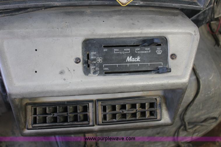 image for item J7743 1993 Mack DM688S tank truck