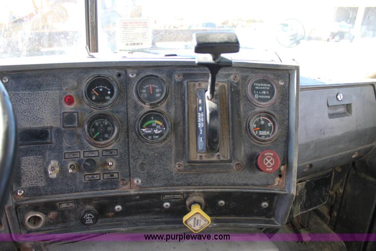 image for item J7743 1993 Mack DM688S tank truck