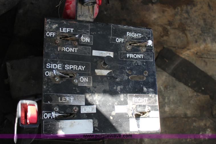 image for item J7743 1993 Mack DM688S tank truck