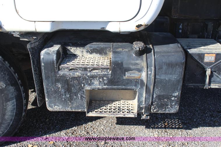 image for item J7743 1993 Mack DM688S tank truck