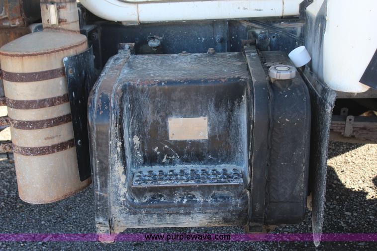 image for item J7743 1993 Mack DM688S tank truck