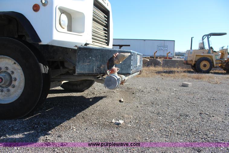 image for item J7743 1993 Mack DM688S tank truck