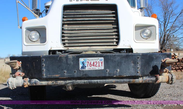 image for item J7743 1993 Mack DM688S tank truck