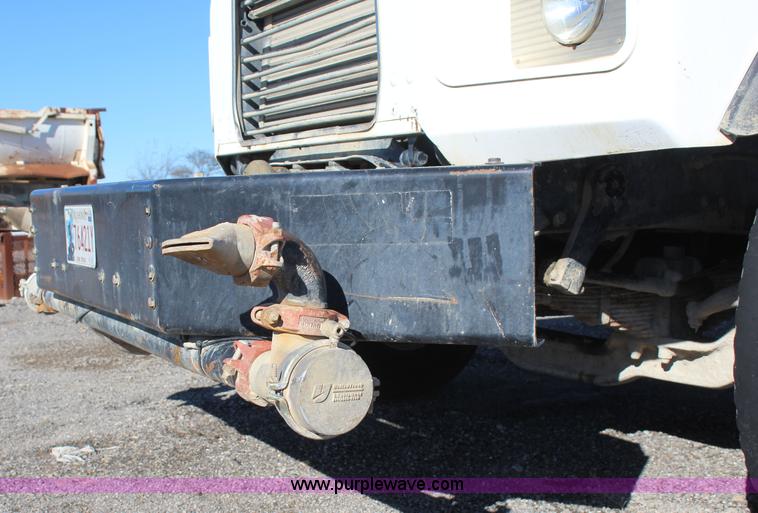 image for item J7743 1993 Mack DM688S tank truck