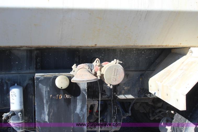 image for item J7743 1993 Mack DM688S tank truck