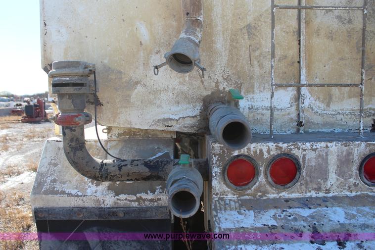 image for item J7743 1993 Mack DM688S tank truck