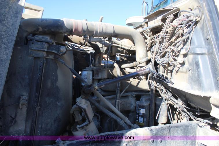 image for item J7743 1993 Mack DM688S tank truck