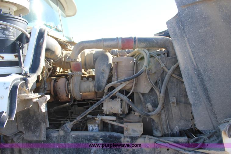 image for item J7743 1993 Mack DM688S tank truck