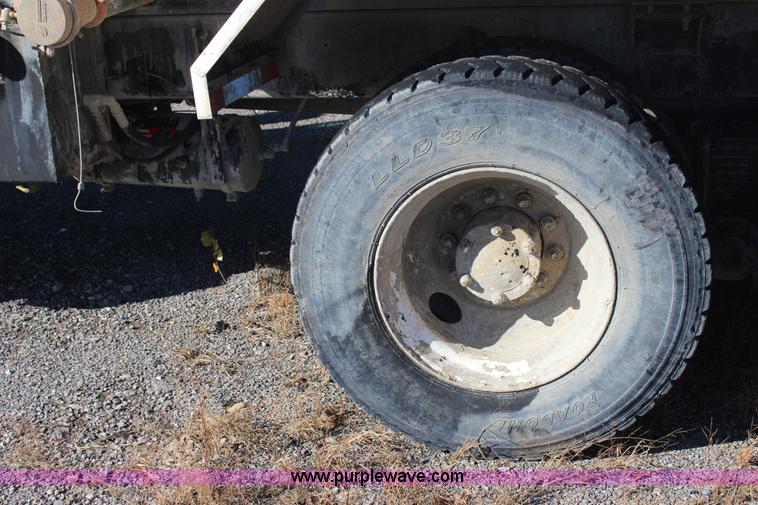 image for item J7743 1993 Mack DM688S tank truck