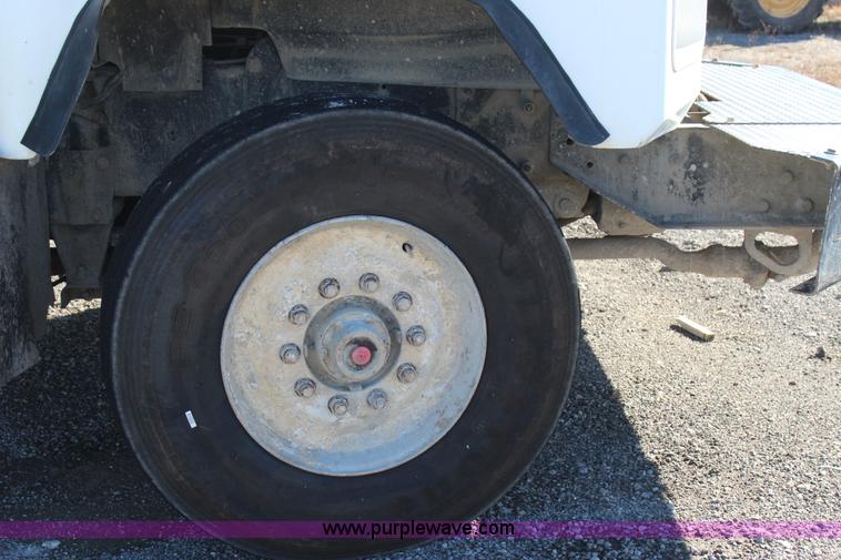 image for item J7743 1993 Mack DM688S tank truck