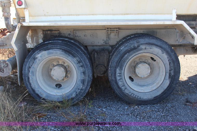 image for item J7743 1993 Mack DM688S tank truck