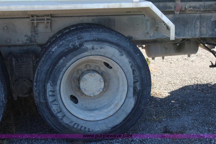 image for item J7743 1993 Mack DM688S tank truck