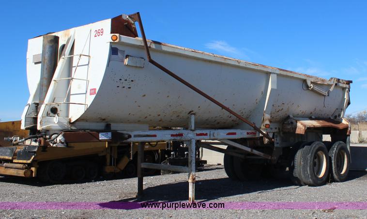 image for item J7745 1998 Travis HRSFL end dump trailer