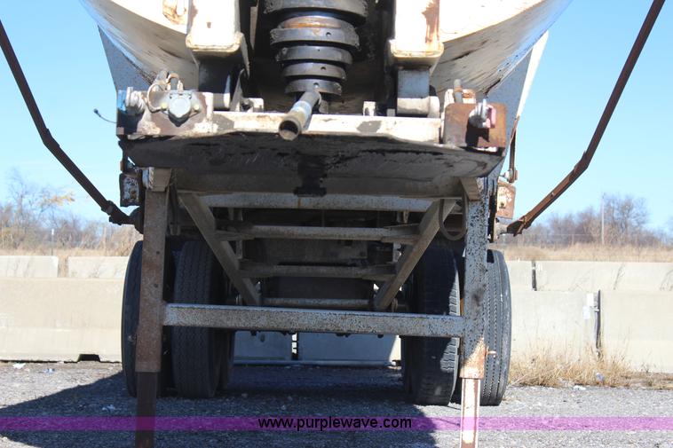 image for item J7745 1998 Travis HRSFL end dump trailer