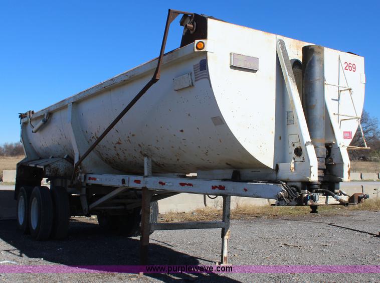 image for item J7745 1998 Travis HRSFL end dump trailer