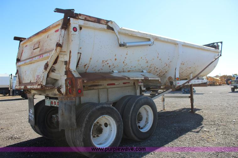 image for item J7745 1998 Travis HRSFL end dump trailer