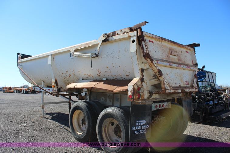 image for item J7745 1998 Travis HRSFL end dump trailer