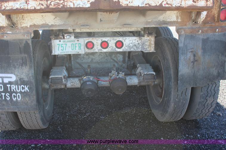 image for item J7745 1998 Travis HRSFL end dump trailer