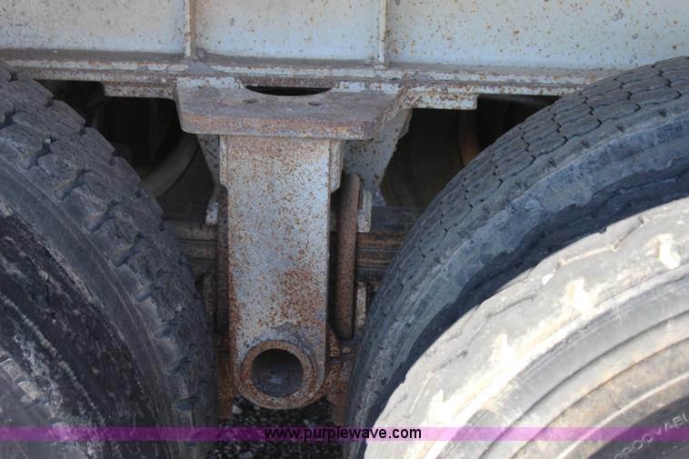 image for item J7745 1998 Travis HRSFL end dump trailer