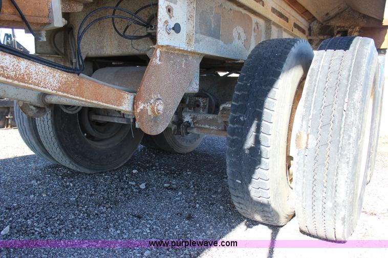 image for item J7745 1998 Travis HRSFL end dump trailer