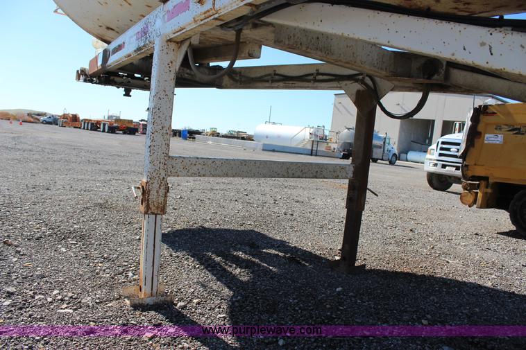 image for item J7745 1998 Travis HRSFL end dump trailer