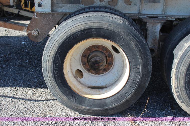 image for item J7745 1998 Travis HRSFL end dump trailer