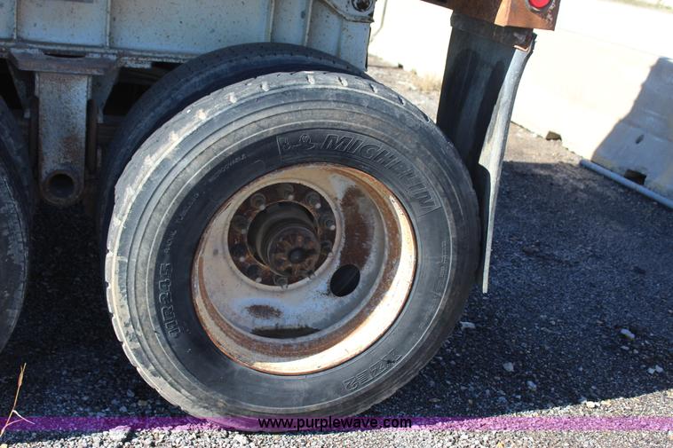 image for item J7745 1998 Travis HRSFL end dump trailer