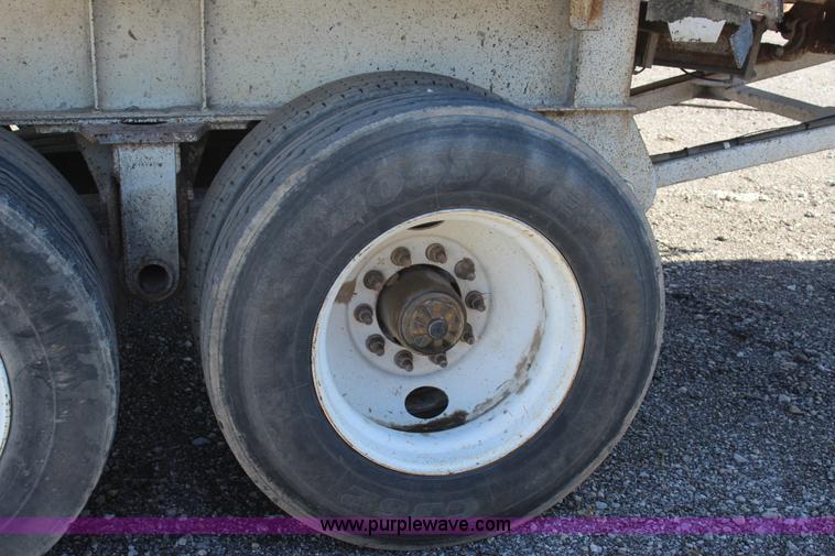 image for item J7745 1998 Travis HRSFL end dump trailer