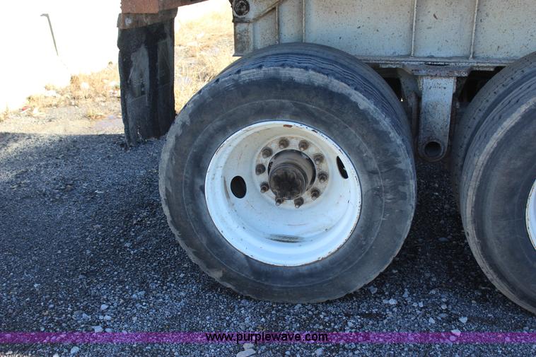image for item J7745 1998 Travis HRSFL end dump trailer