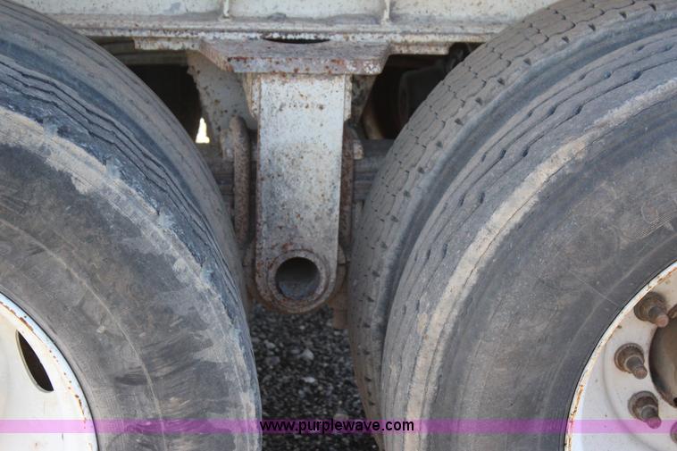 image for item J7745 1998 Travis HRSFL end dump trailer