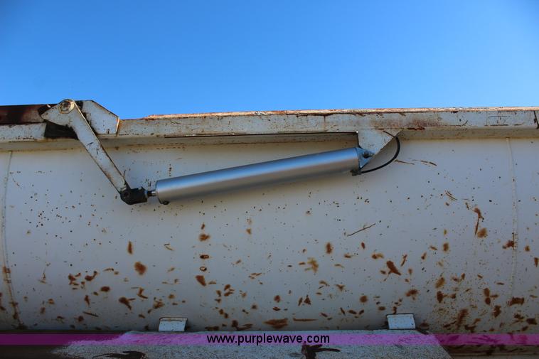 image for item J7745 1998 Travis HRSFL end dump trailer