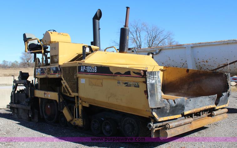 image for item J7746 Caterpillar AP-1055B paver