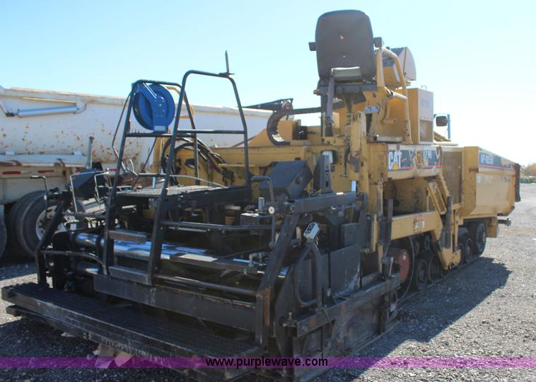 image for item J7746 Caterpillar AP-1055B paver