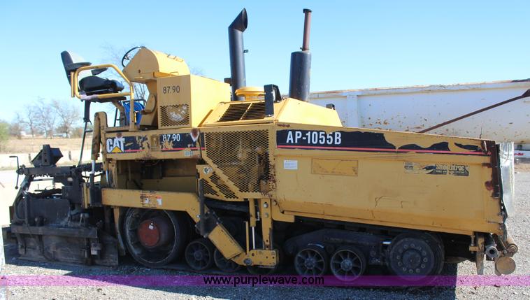 image for item J7746 Caterpillar AP-1055B paver