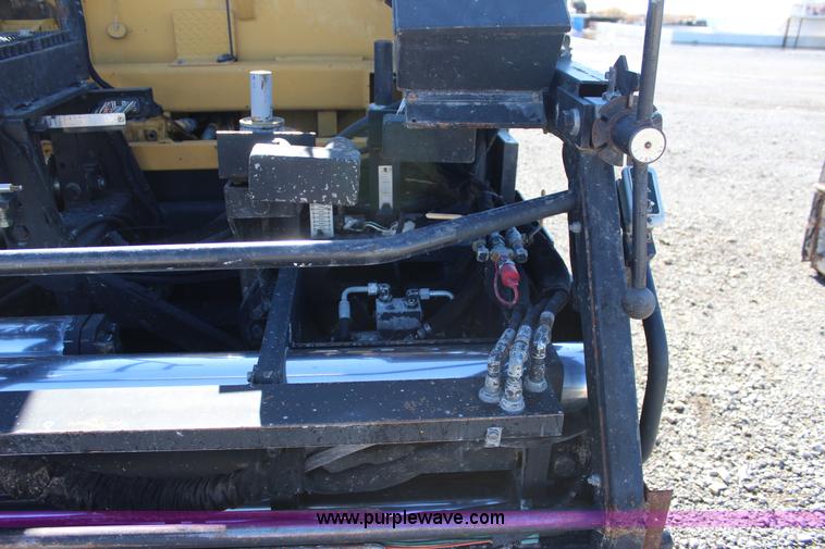 image for item J7746 Caterpillar AP-1055B paver