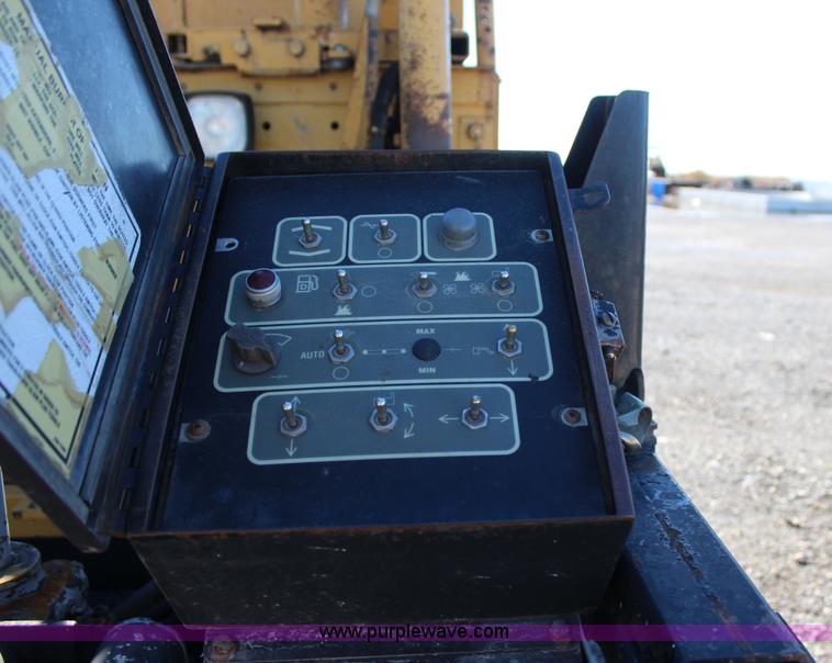 image for item J7746 Caterpillar AP-1055B paver