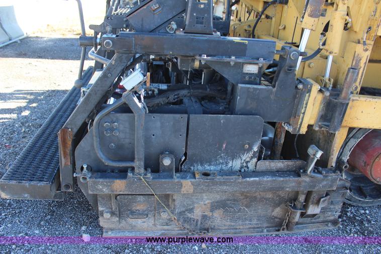 image for item J7746 Caterpillar AP-1055B paver