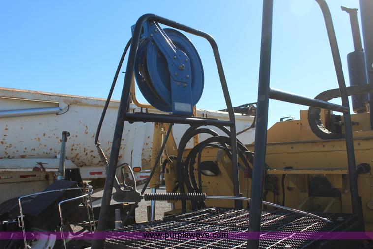 image for item J7746 Caterpillar AP-1055B paver