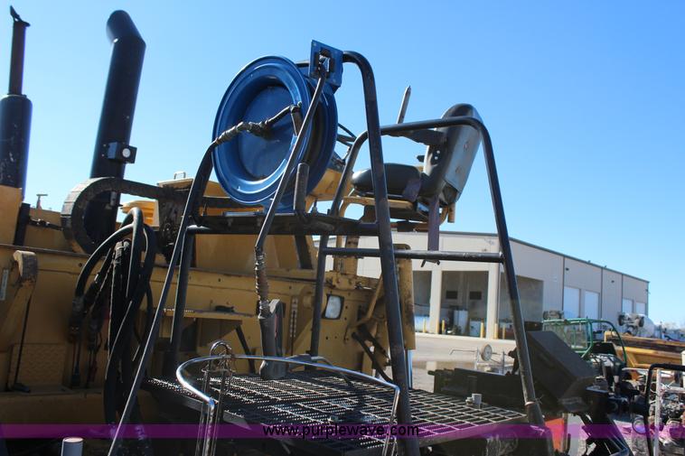 image for item J7746 Caterpillar AP-1055B paver